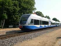 Die beiden UBB-Triebwagen 646 126 und 129 verlassen am 21.07.2007 die Station Trassenheide in Richtung Festland. Direkt neben dem Bahnhof befindet sich �brigens Europas gr��te Schmetterlingsfarm, bei der ein Besuch auf jeden Fall lohnt.