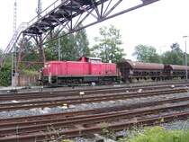 295 069-9 rangiert mit ein paar G�terwagen im Bad Harzburger Bahnhof  
(2.7.07)