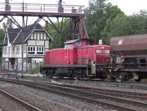 295 069-9 rangiert mit ein paar G�terwagen im Bad Harzburger Bahnhof  
(2.7.07)