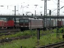 180 020-0 wartet mit ihrem Zug auf dem G�terbahnhof Dresden-Friedrichstadt auf Ausfahrt.29.06.07.