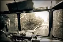 Meist nicht mehr möglich aber zu Zeiten des  Roten Blitz   im Fahrpreis inbegriffen,... 
Der Blick über die Schultern des Lokführers. 
Sonderfahrt mit VT10.02 am 7.September 2019