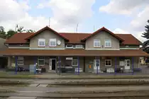 Aufnahmsgebäude des Bahnhof Bzenec am 03.August 2019.