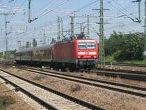 143 233-5 kommt mit ihrem RE aus Cottbus.09.06.07.