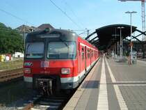 420 811-2 als S3 aus Bad Soden hier in Darmstadt Hbf, 8.6.07