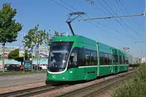 Wegen einer Grossbaustelle beim Leimgrubenweg, muss die Linie 16 umgeleitet werden. Hier fährt der Be 4/6 6003, auf der Linie 16, zur Endstation beim Depot Dreispitz. Die Aufnahme stammt vom 04.09.2019.