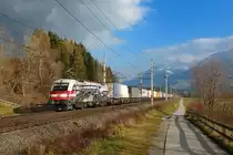 1216 020 mit einer Rola am 01.12.2012 bei Terfens. 