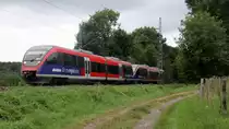 Zwei Euregiobahn (RB20) kommen aus Langerwehe,Stolberg-Altstadt nach Alsdorf und kommen aus Richtung Aachen-Hbf,Aachen-Schanz,Aachen-West,Laurensberg,Richterich,Kohlscheid die Kohlscheider-Rampe hinunter nach Herzogenrath. 
Aufgenommen von einem Weg in Herzogenrath im Wurmtal. 
Bei Wolken am Nachmittag vom 3.9.2019.