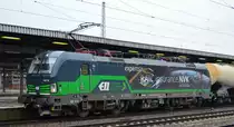 SETG - Salzburger Eisenbahn Transport Logistik GmbH, Salzburg mit der ELL Vectron  193 728  und Kesselwagenzug (Kreideschlamm) für Schwedt beim Kurzhalt im Bahnhof Flughafen Berlin Schönefeld (Personalwechsel). (- DGS 49876 Jesenice - Schwedt (Sdl.))