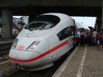 403 527-5, mit ICE 507 nach Basel SBB in Freiburg Hbf, 10.6.07
