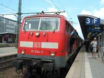 111 054-3 mit RB 31101 nach M�llheim in Freiburg (Brsg) Hbf, 11.6.07