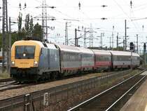 1047 010 bespannte am 27.6.2007 einen IC nach Salzburg, hier bei der Einfahrt auf Gleis 1 in Wien H�tteldorf