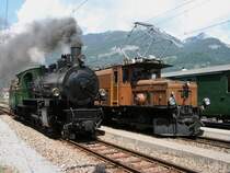 Erster Dampfpendelzug ist aus Thusis zur�ck, hat soeben abgekuppelt, und ist gerade dabei die Wagen zu umfahren. Bahnhofsfest Bonaduz am 10.6.2007.
