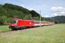 1116 053 am 18.06.2007 mit EC 100  Joze Plecnik  bei der Durchfahrt in Micheldorf. 