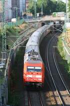 IC nach Binz gezogen von der 101 136 f�hrt gerade durch Schwerin Mitte. 229.06.2007