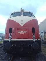 Im Industriegebiet Koblenz- L�tzel habe ich zuf�llig die Ex- DB 220 053 entdeckt.