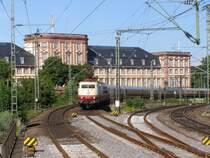 103 235 mit einer anderen 103 am 24.06.07 kurz vor der Konrad-Adenauer-Br�cke in Mannheim