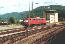 Eine 150 steht vor dem Stellwerk in Geilsingen,um die n�chste Schubfahrt abzuwarten.19.8.03.