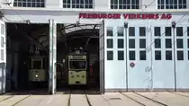 Im Betriebshof Süd haben zwei Tore aufgemacht. Da stehen die beiden Oldtimer Trams der Typenbezeichnung Nr. 56 und Nr. 100 vor der Abfahrt. 

Die Aufnahme ist am 01.06.2019 entstanden.