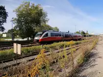 5022 007-6 verlässt als R5963 den Bhf. RIED;(im Hintergrund noch der alte Fußgängerbahnübergang, welcher in paar Tagen weggerissen wird) 190922