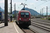 Mit einem leeren Papierzug nach Schweden fuhr am 02.07.2018 die 1116 169 durch den Bahnhof von Kufstein in Richtung Deutschland.