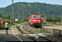 111 076-6 von DB Regio Baden-Württemberg als RE 4227 von Stuttgart Hbf nach Lindau Hbf erreicht den Bahnhof Geislingen(Steige) auf der Bahnstrecke Stuttgart–Ulm (Filstalbahn | KBS 750).
Wie man sieht, bin ich beim Fotografieren nicht allein gewesen.
[26.7.2019 | 17:44 Uhr]