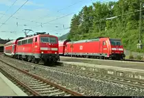 Bahnhof Geislingen(Steige) auf der Bahnstrecke Stuttgart–Ulm (Filstalbahn | KBS 750):
Während 146 207-6 von DB Regio Baden-Württemberg als RB 19255 von Stuttgart Hbf nach Ulm Hbf die Weiterfahrt auf Gleis 3 abwartet, verlässt 111 076-6 von DB Regio Baden-Württemberg als verspäteter RE 4227 von Stuttgart Hbf nach Lindau Hbf das Gleis 2.
[26.7.2019 | 17:46 Uhr]