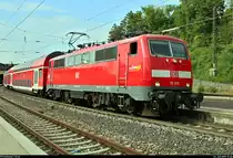 111 076-6 von DB Regio Baden-Württemberg als verspäteter RE 4227 von Stuttgart Hbf nach Lindau Hbf verlässt den Bahnhof Geislingen(Steige) auf der Bahnstrecke Stuttgart–Ulm (Filstalbahn | KBS 750).
[26.7.2019 | 17:46 Uhr]