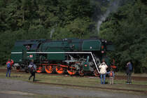 464 272 war auch ein Fotostar, da in Tschechien alle und jeder über die Gleise laufen,war es trotz Teleeinsatz kaum möglich die Lok richtig frei zu fotografieren.
21.09.2019  11:29 Uhr.