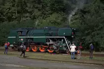 464 272 war auch ein Fotostar, da in Tschechien alle und jeder über die Gleise laufen,war es trotz Teleeinsatz kaum möglich die Lok richtig frei zu fotografieren.
21.09.2019  11:29 Uhr.
