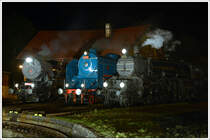 Nachtparade in Benešov u Prahy anlässlich des  Festival parních lokomotiv - Steam 50  am 21.9.2019. 555 3008 aus Bratislava neben 486.007 vom Depot Vrútky und 310.23 aus Strasshof. 