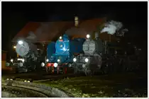 Nachtparade in Benešov u Prahy anlässlich des  Festival parních lokomotiv - Steam 50  am 21.9.2019. 555 3008 aus Bratislava neben 486.007 vom Depot Vrútky und 310.23 aus Strasshof. 