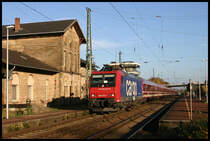 SBB Cargo 482022 kehrt mit einem Müller Party Zug aus dem Wochenende zurück und fährt hier am 30.10.2005 um 15.15 Uhr in Richtung Münster durch den Bahnhof Hasbergen.