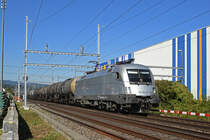 Lok 182 600-7, im Einsatz für die WRS, fährt Richtung Bahnhof Itingen. Die Aufnahme stammt vom 17.09.2019.