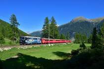 Ge 4/4 III 648 mit einem IR am 04.09.2019 bei Bever.