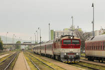 Am Morgen des 23. April 2019 kam 757 025-2 mit einem Schnellzug in Humenné an. 