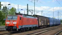 DB Cargo AG [D] mit  189 013-6  [NVR-Nummer: 91 80 6189 013-6 D-DB] und einigen Schiebewandwagen am 14.08.19 Bahnhof Flughafen Berlin Schönefeld.