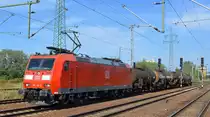 DB Cargo AG [D]  mit  185 147-6  [NVR-Nummer: 91 80 6185 147-6 D-DB] und Kesselwagenzug (geschmolzenes Schwefel) am 04.09.19 Bahnhof Flughafen Berlin Schönefeld.