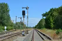 In Barby zeugen heute noch die vielen Gleise von der einstigen Bedeutung des Bahnhofes und der Strecke. Seit der Stilllegung des Abschnitts Güterglück - Barby 2004 wird nur noch der Anschluss Cargill in Barby bei Bedarf bedient. Das Stellwerk in Barby wird nur für die Übergabe besetzt.

Barby 27.07.2019