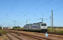 386 010 schleppte am 22.09.19 neben ihrer Schwesterlok 386 005 noch einen Containerzug durch Weissig Richtung Dresden.