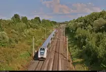 DBpbzfa 668.2 mit Schublok 147 563-1 DB als IC 2064 (Linie 61) von Nürnberg Hbf nach Karlsruhe Hbf fährt bei Markgröningen bzw. Schwieberdingen auf der Schnellfahrstrecke Mannheim–Stuttgart (KBS 770).
Aufgenommen von einer Brücke.
[27.7.2019 | 18:14 Uhr]