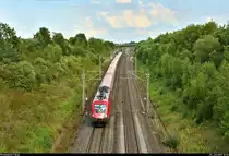 1116 132-2 und 1016 029-1 (Siemens ES64U2) ÖBB als EC 112  Blauer Enzian  (Linie 62) von Klagenfurt Hbf (A) nach Frankfurt(Main)Hbf (D) fahren bei Markgröningen bzw. Schwieberdingen auf der Schnellfahrstrecke Mannheim–Stuttgart (KBS 770).
Aufgenommen von einer Brücke.
[27.7.2019 | 18:20 Uhr]
