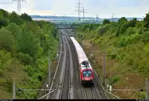 Nachschuss auf 1016 029-1 und 1116 132-2 (Siemens ES64U2) ÖBB als EC 112  Blauer Enzian  (Linie 62) von Klagenfurt Hbf (A) nach Frankfurt(Main)Hbf (D), die bei Markgröningen bzw. Schwieberdingen auf der Schnellfahrstrecke Mannheim–Stuttgart (KBS 770) fahren.
Aufgenommen von einer Brücke.
[27.7.2019 | 18:20 Uhr]