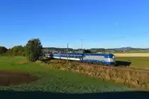 380 015 mit Ex 1540 am 27.09.2018 bei Summerau.