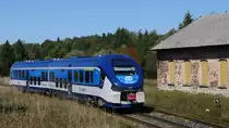 RegioShark 844 026  Lolek  als Os 26803 nach Most (Brüx) kurz hinter Moldava v Krusnych Horach (Moldau im Erzgebirge) am ehemaligen Lokschuppen; 22.09.2019
