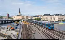 Tunnelbana Stockholm 2205 am 5. September 2019 auf der Söderströmsbron.