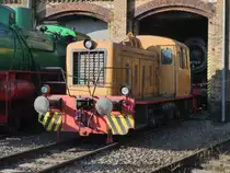 Zur -Sammlung der Dampflokfreunde Berlin gehört auch die dieselhydraulische Industrielok Type TGK2-E.Leistung 250 PS. Sie wurde in der ex Sowjetunion , in Kaluga , bis von 1978 bis 1989 gebaut und hierzulande ausschließlich in Industriebetrieben eingesetzt. Berlin, Eisenbahnfest im ex Bw Schöneweide, 22.9.2019