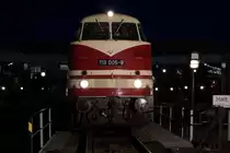 Historisches Bahnbetriebswerk Arnstadt.
Am 21. und 22. September fand das grosse Eisenbahnfest statt.
Impressionen verschiedener Fahrzeuge vom 20. September 2019 anlässlich der Nachtfotoparade von 19:00 Uhr bis 23:00 Uhr.
Schnell wurde es dunkler und dunkler. Wegen fehlendem Stativ habe ich die Nachtübung nach nur wenigen Versuchen abgebrochen.
Foto: Walter Ruetsch