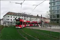 Streckendokumentation zweite Nord-Süd-Strecke in Freiburg - 

Ein GT8Z biegt auf grüner Trasse vom Friedrichring in den Rotteckring und wird gleich in die Haltestelle Fahnenbergplatz ein.

07.10.2019 (M)