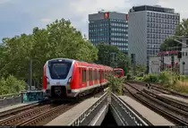 490 607 und 490 ??? der S-Bahn Hamburg als S21 von Aumühle nach Hamburg Elbgaustraße erreichen den Hp Hamburg Dammtor auf der Hamburg-Altonaer Verbindungsbahn (KBS 137.1).
Aufgenommen am Ende des Bahnsteigs 1/2.
[1.8.2019 | 14:02 Uhr]