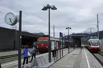 Ein IC von Graz nach Salzburg und ein 4024 treffen sich am 02.10.2019 im Bahnhof Liezen. Im Vergleich zur vorherigen Aufnahmen hat der Bahnhof einige Veränderungen über sich ergehen lassen müssen...
